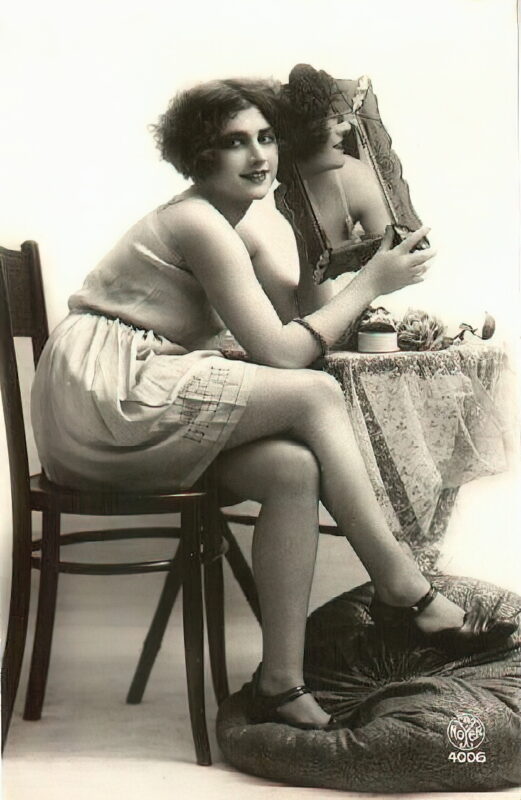 Very high Quality Nude Men and Women in Full Black and White from the Classic Vintage Retro Era Volume 2 of Vintage Erotica and Photo Image Galleries of Classic Women Nude in the 1800s to the 1920s