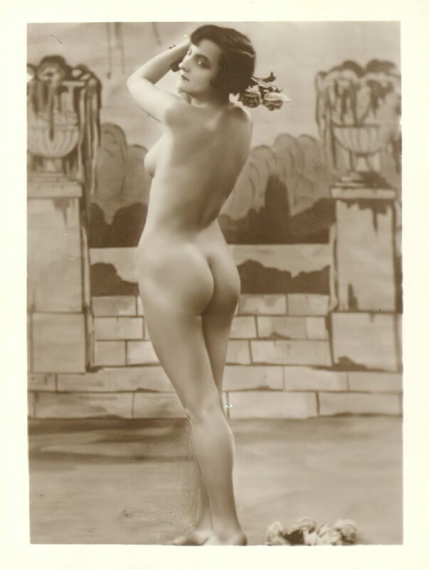 Very high Quality Nude Men and Women in Full Black and White from the Classic Vintage Retro Era Volume 2 of Vintage Erotica and Photo Image Galleries of Classic Women Nude in the 1800s to the 1920s