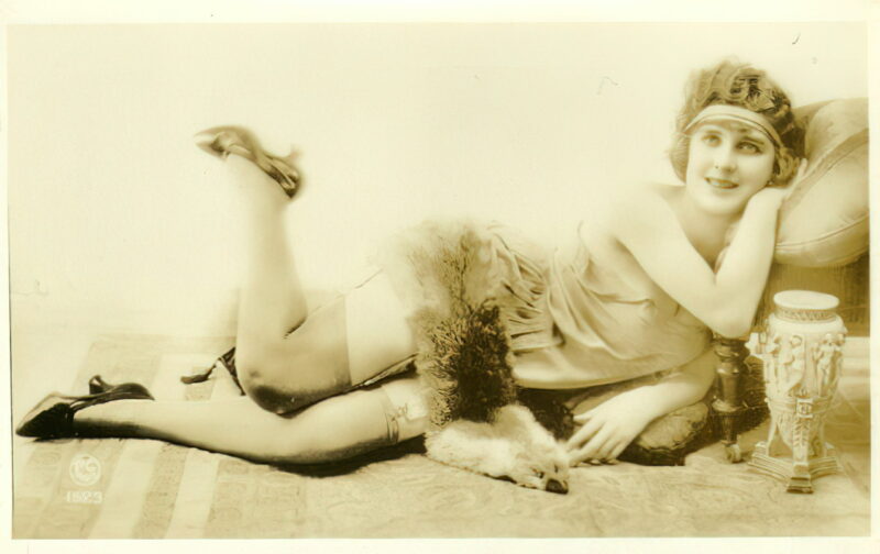 Very high Quality Nude Men and Women in Full Black and White from the Classic Vintage Retro Era Volume 2 of Vintage Erotica and Photo Image Galleries of Classic Women Nude in the 1800s to the 1920s