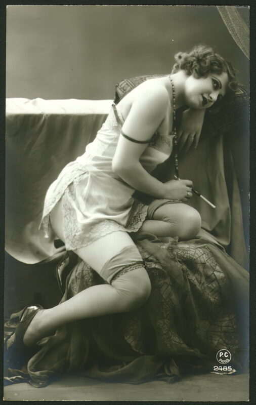 Very high Quality Nude Men and Women in Full Black and White from the Classic Vintage Retro Era Volume 2 of Vintage Erotica and Photo Image Galleries of Classic Women Nude in the 1800s to the 1920s