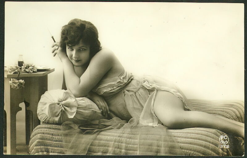 Very high Quality Nude Men and Women in Full Black and White from the Classic Vintage Retro Era Volume 2 of Vintage Erotica and Photo Image Galleries of Classic Women Nude in the 1800s to the 1920s