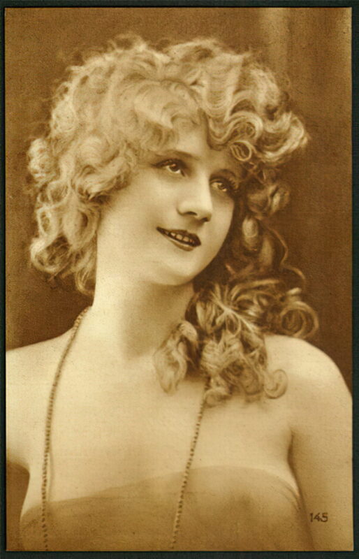 Very high Quality Nude Men and Women in Full Black and White from the Classic Vintage Retro Era Volume 2 of Vintage Erotica and Photo Image Galleries of Classic Women Nude in the 1800s to the 1920s