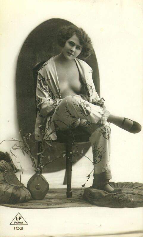 Very high Quality Nude Men and Women in Full Black and White from the Classic Vintage Retro Era Volume 2 of Vintage Erotica and Photo Image Galleries of Classic Women Nude in the 1800s to the 1920s