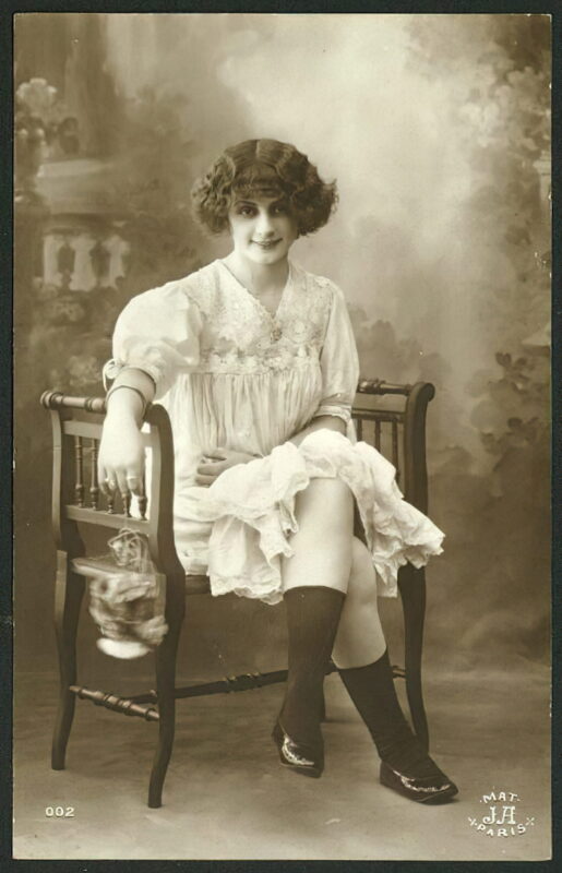 Very high Quality Nude Men and Women in Full Black and White from the Classic Vintage Retro Era Volume 2 of Vintage Erotica and Photo Image Galleries of Classic Women Nude in the 1800s to the 1920s