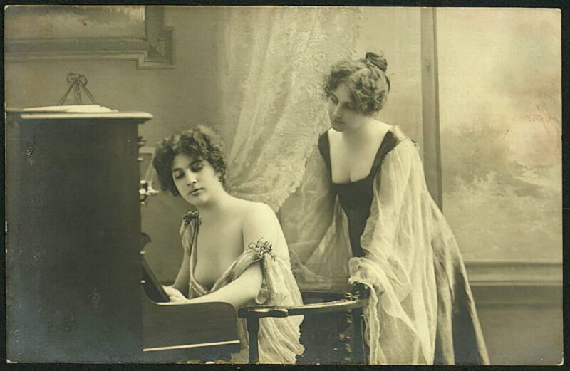 Very high Quality Nude Men and Women in Full Black and White from the Classic Vintage Retro Era Volume 2 of Vintage Erotica and Photo Image Galleries of Classic Women Nude in the 1800s to the 1920s