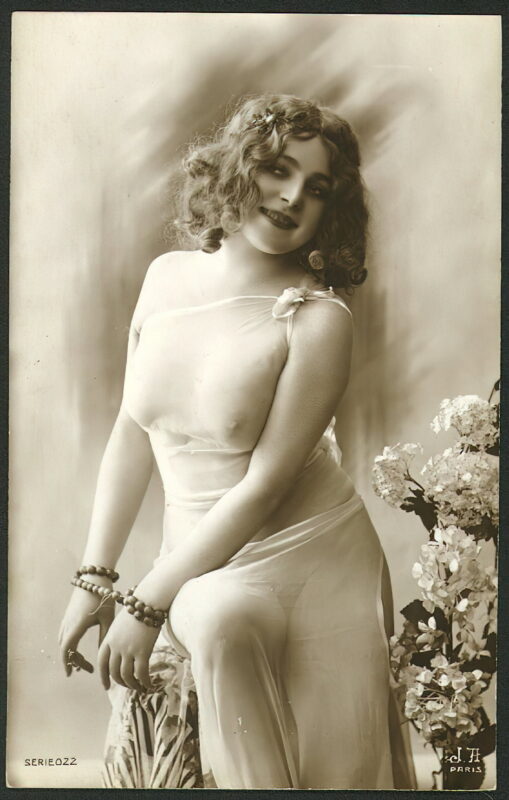 Very high Quality Nude Men and Women in Full Black and White from the Classic Vintage Retro Era Volume 2 of Vintage Erotica and Photo Image Galleries of Classic Women Nude in the 1800s to the 1920s