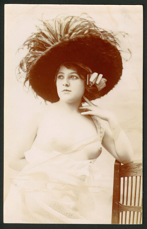 Very high Quality Nude Men and Women in Full Black and White from the Classic Vintage Retro Era Volume 2 of Vintage Erotica and Photo Image Galleries of Classic Women Nude in the 1800s to the 1920s