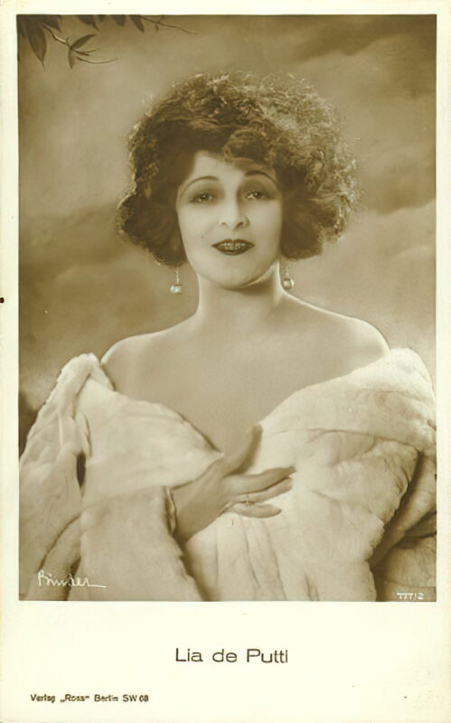 Very high Quality Nude Men and Women in Full Black and White from the Classic Vintage Retro Era Volume 2 of Vintage Erotica and Photo Image Galleries of Classic Women Nude in the 1800s to the 1920s