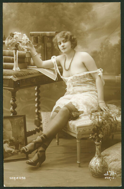 Very high Quality Nude Men and Women in Full Black and White from the Classic Vintage Retro Era Volume 2 of Vintage Erotica and Photo Image Galleries of Classic Women Nude in the 1800s to the 1920s