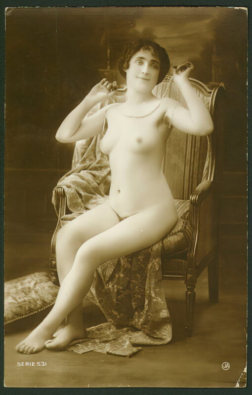 Very high Quality Nude Men and Women in Full Black and White from the Classic Vintage Retro Era Volume 2 of Vintage Erotica and Photo Image Galleries of Classic Women Nude in the 1800s to the 1920s