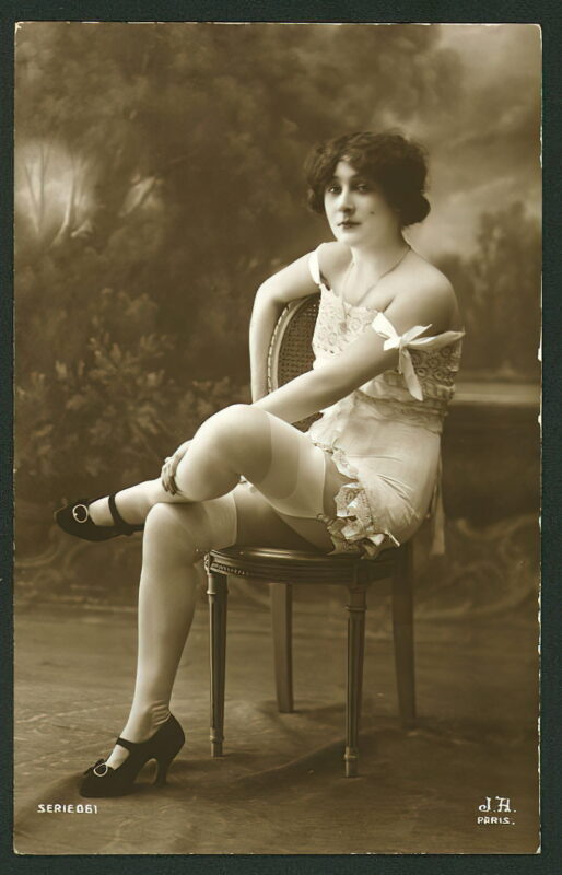 Very high Quality Nude Men and Women in Full Black and White from the Classic Vintage Retro Era Volume 2 of Vintage Erotica and Photo Image Galleries of Classic Women Nude in the 1800s to the 1920s