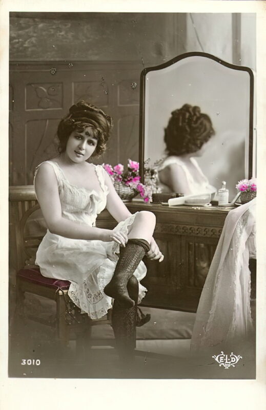 Very high Quality Nude Men and Women in Full Black and White from the Classic Vintage Retro Era Volume 2 of Vintage Erotica and Photo Image Galleries of Classic Women Nude in the 1800s to the 1920s