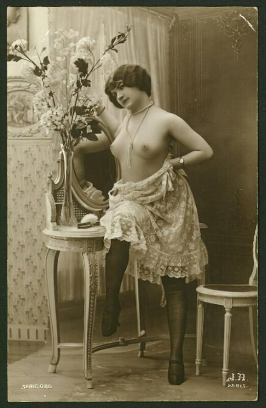 Very high Quality Nude Men and Women in Full Black and White from the Classic Vintage Retro Era Volume 2 of Vintage Erotica and Photo Image Galleries of Classic Women Nude in the 1800s to the 1920s