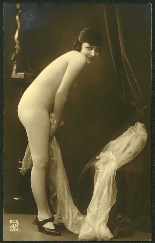 Very high Quality Nude Men and Women in Full Black and White from the Classic Vintage Retro Era Volume 2 of Vintage Erotica and Photo Image Galleries of Classic Women Nude in the 1800s to the 1920s