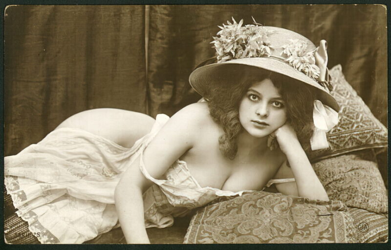 Very high Quality Nude Men and Women in Full Black and White from the Classic Vintage Retro Era Volume 2 of Vintage Erotica and Photo Image Galleries of Classic Women Nude in the 1800s to the 1920s