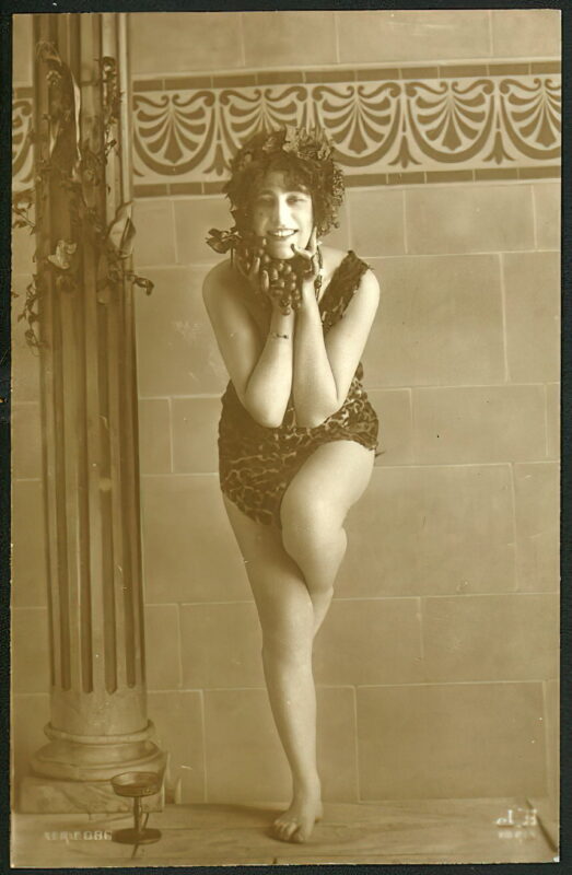 Very high Quality Nude Men and Women in Full Black and White from the Classic Vintage Retro Era Volume 2 of Vintage Erotica and Photo Image Galleries of Classic Women Nude in the 1800s to the 1920s