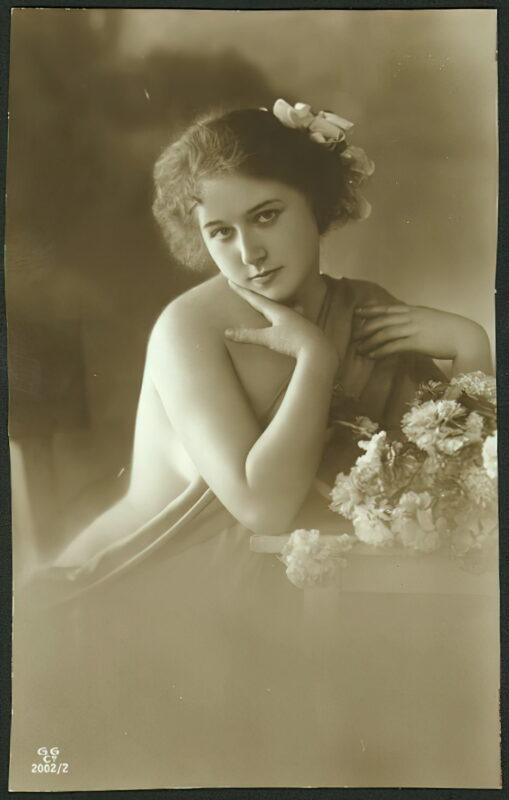 Very high Quality Nude Men and Women in Full Black and White from the Classic Vintage Retro Era Volume 2 of Vintage Erotica and Photo Image Galleries of Classic Women Nude in the 1800s to the 1920s