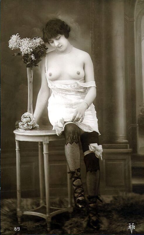 Very high Quality Nude Men and Women in Full Black and White from the Classic Vintage Retro Era Volume 2 of Vintage Erotica and Photo Image Galleries of Classic Women Nude in the 1800s to the 1920s