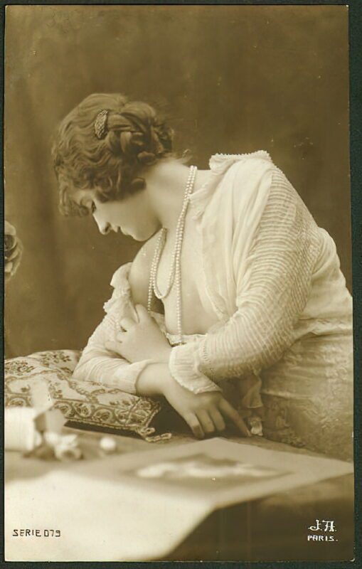 Very high Quality Nude Men and Women in Full Black and White from the Classic Vintage Retro Era Volume 2 of Vintage Erotica and Photo Image Galleries of Classic Women Nude in the 1800s to the 1920s