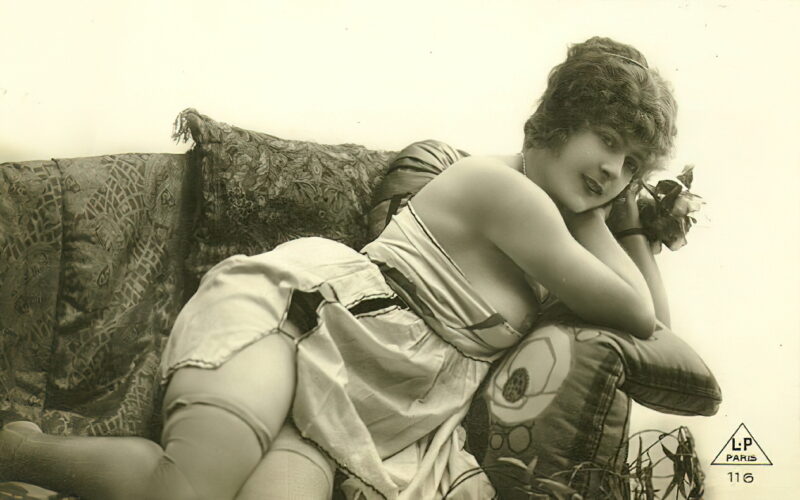 Very high Quality Nude Men and Women in Full Black and White from the Classic Vintage Retro Era Volume 2 of Vintage Erotica and Photo Image Galleries of Classic Women Nude in the 1800s to the 1920s