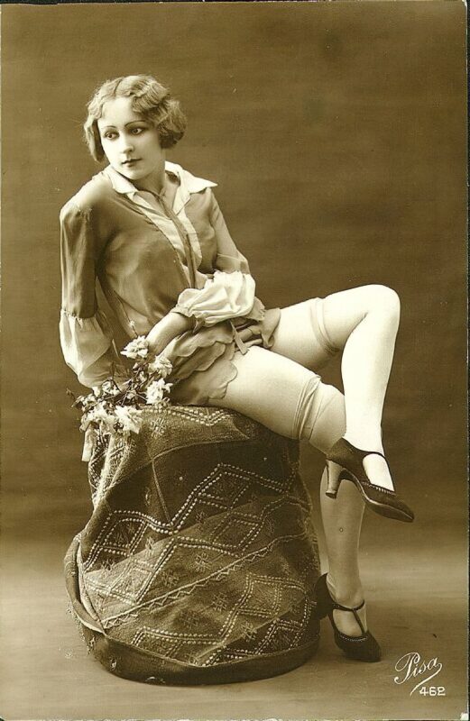 Very high Quality Nude Men and Women in Full Black and White from the Classic Vintage Retro Era Volume 2 of Vintage Erotica and Photo Image Galleries of Classic Women Nude in the 1800s to the 1920s