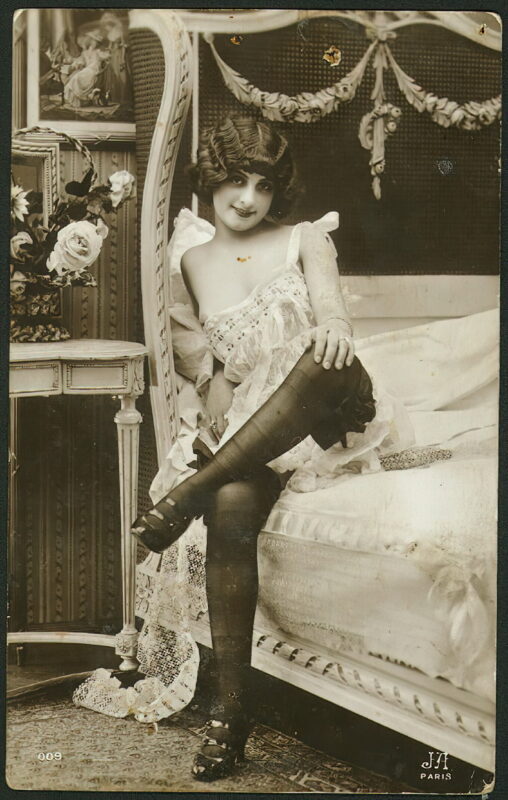 Very high Quality Nude Men and Women in Full Black and White from the Classic Vintage Retro Era Volume 2 of Vintage Erotica and Photo Image Galleries of Classic Women Nude in the 1800s to the 1920s