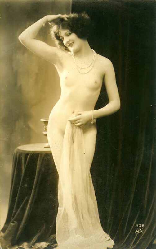 Very high Quality Nude Men and Women in Full Black and White from the Classic Vintage Retro Era Volume 2 of Vintage Erotica and Photo Image Galleries of Classic Women Nude in the 1800s to the 1920s