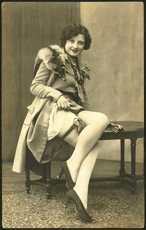 Very high Quality Nude Men and Women in Full Black and White from the Classic Vintage Retro Era Volume 2 of Vintage Erotica and Photo Image Galleries of Classic Women Nude in the 1800s to the 1920s