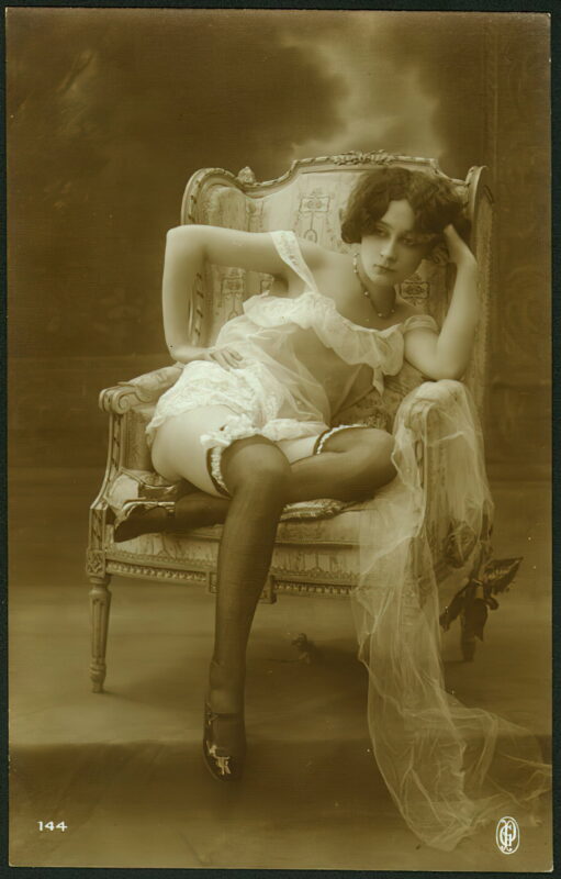 Very high Quality Nude Men and Women in Full Black and White from the Classic Vintage Retro Era Volume 2 of Vintage Erotica and Photo Image Galleries of Classic Women Nude in the 1800s to the 1920s