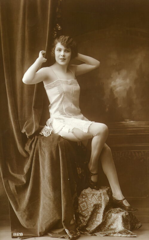 Very high Quality Nude Men and Women in Full Black and White from the Classic Vintage Retro Era Volume 2 of Vintage Erotica and Photo Image Galleries of Classic Women Nude in the 1800s to the 1920s