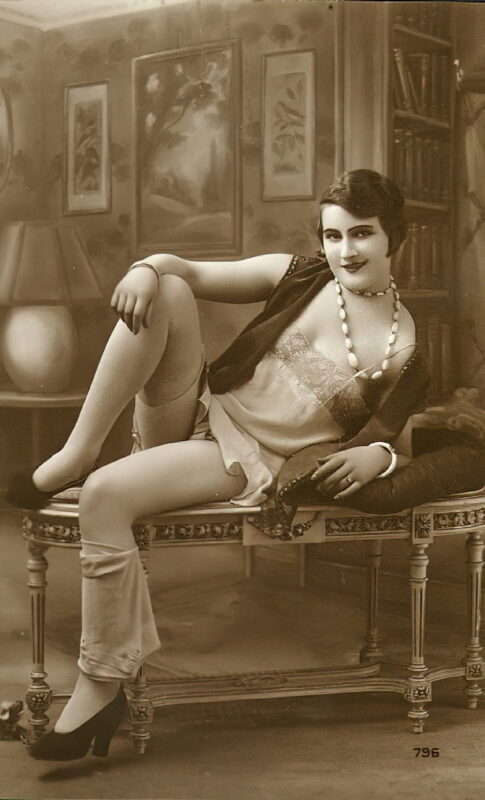 Very high Quality Nude Men and Women in Full Black and White from the Classic Vintage Retro Era Volume 2 of Vintage Erotica and Photo Image Galleries of Classic Women Nude in the 1800s to the 1920s