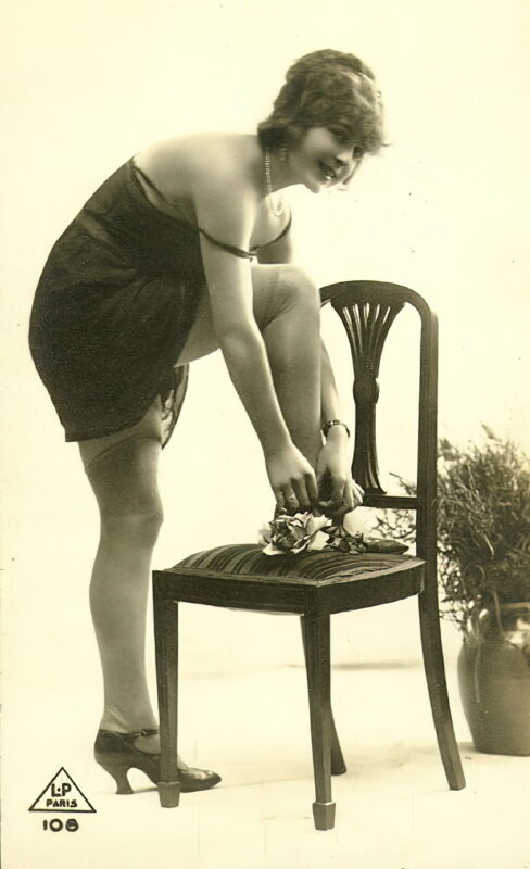 Very high Quality Nude Men and Women in Full Black and White from the Classic Vintage Retro Era Volume 2 of Vintage Erotica and Photo Image Galleries of Classic Women Nude in the 1800s to the 1920s