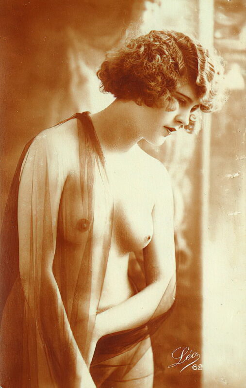 Very high Quality Nude Men and Women in Full Black and White from the Classic Vintage Retro Era Volume 2 of Vintage Erotica and Photo Image Galleries of Classic Women Nude in the 1800s to the 1920s