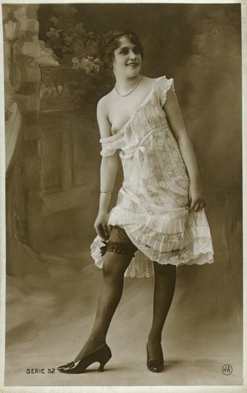 Very high Quality Nude Men and Women in Full Black and White from the Classic Vintage Retro Era Volume 2 of Vintage Erotica and Photo Image Galleries of Classic Women Nude in the 1800s to the 1920s