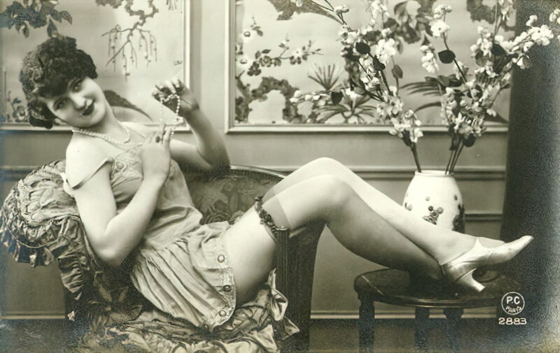 Very high Quality Nude Men and Women in Full Black and White from the Classic Vintage Retro Era Volume 2 of Vintage Erotica and Photo Image Galleries of Classic Women Nude in the 1800s to the 1920s