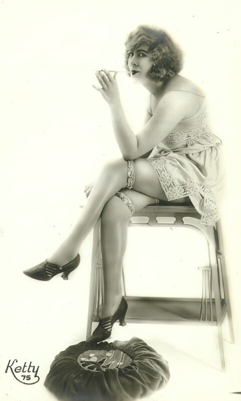 Very high Quality Nude Men and Women in Full Black and White from the Classic Vintage Retro Era Volume 2 of Vintage Erotica and Photo Image Galleries of Classic Women Nude in the 1800s to the 1920s