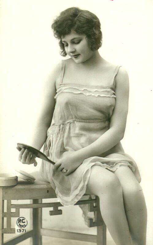 Classic Vintage Retro Nude Men and Women in Full Black and White from 1800s to the 1920's Volume 3 of Vintage Erotica and Photo Image Galleries of Classic Women Nude in the 1800s to the 1920s