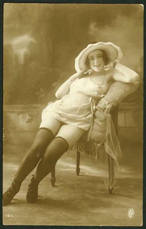 Classic Vintage Retro Nude Men and Women in Full Black and White from 1800s to the 1920's Volume 3 of Vintage Erotica and Photo Image Galleries of Classic Women Nude in the 1800s to the 1920s