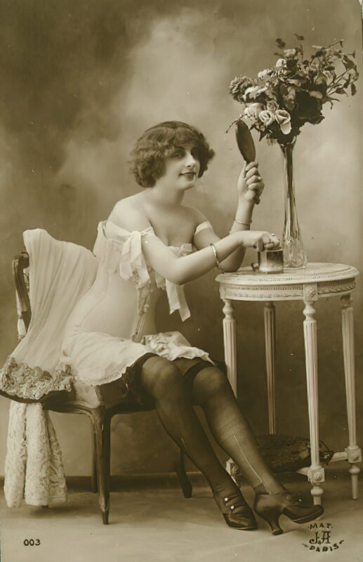 Classic Vintage Retro Nude Men and Women in Full Black and White from 1800s to the 1920's Volume 3 of Vintage Erotica and Photo Image Galleries of Classic Women Nude in the 1800s to the 1920s