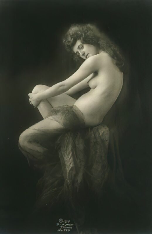 Classic Vintage Retro Nude Men and Women in Full Black and White from 1800s to the 1920's Volume 3 of Vintage Erotica and Photo Image Galleries of Classic Women Nude in the 1800s to the 1920s