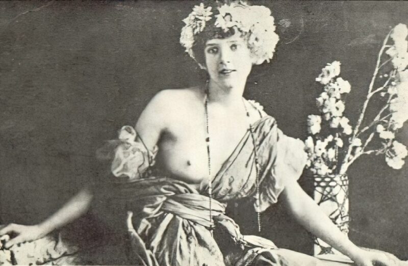 Classic Vintage Retro Nude Men and Women in Full Black and White from 1800s to the 1920's Volume 3 of Vintage Erotica and Photo Image Galleries of Classic Women Nude in the 1800s to the 1920s