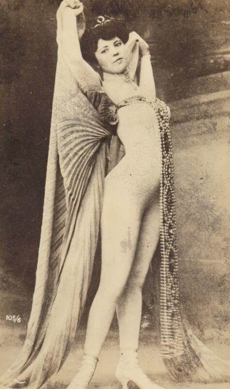 Classic Vintage Retro Nude Men and Women in Full Black and White from 1800s to the 1920's Volume 3 of Vintage Erotica and Photo Image Galleries of Classic Women Nude in the 1800s to the 1920s