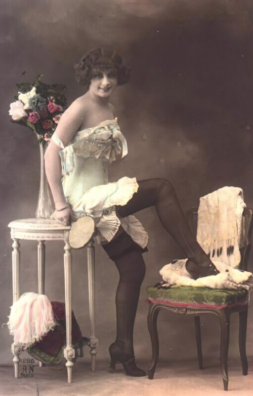 Classic Vintage Retro Nude Men and Women in Full Black and White from 1800s to the 1920's Volume 3 of Vintage Erotica and Photo Image Galleries of Classic Women Nude in the 1800s to the 1920s