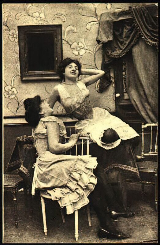 Classic Vintage Retro Nude Men and Women in Full Black and White from 1800s to the 1920's Volume 3 of Vintage Erotica and Photo Image Galleries of Classic Women Nude in the 1800s to the 1920s