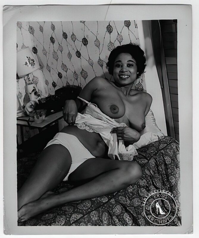 Retro Girls naked in the 1960's Vintage Erotica and Photo Image Galleries of Classic Women Nude in the 1960's