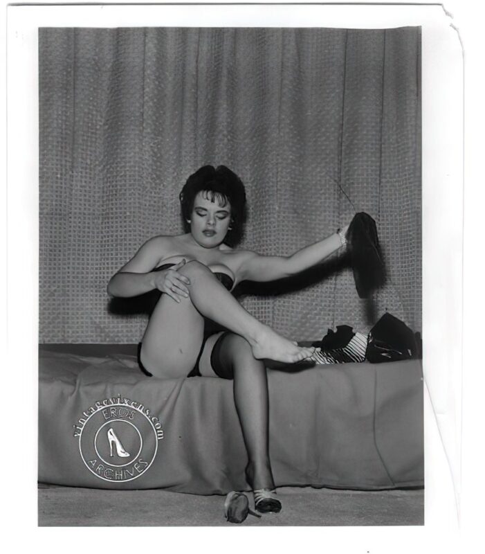 Retro Girls naked in the 1960's Vintage Erotica and Photo Image Galleries of Classic Women Nude in the 1960's