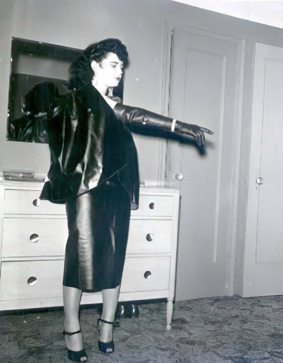 Vintage Erotica and Photo Image Galleries of Classic Women Nude in the 1950's