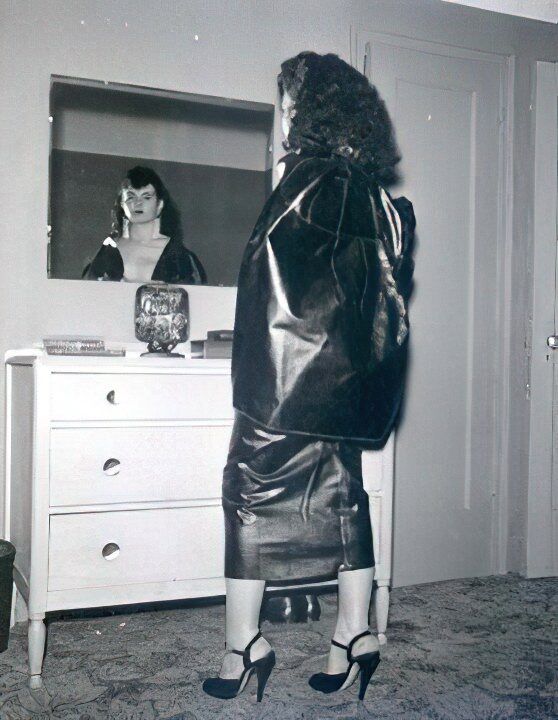 Vintage Erotica and Photo Image Galleries of Classic Women Nude in the 1950's