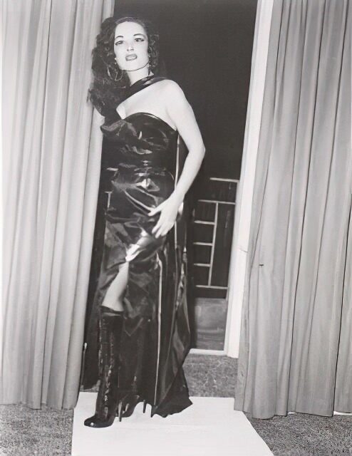 Vintage Erotica and Photo Image Galleries of Classic Women Nude in the 1950's