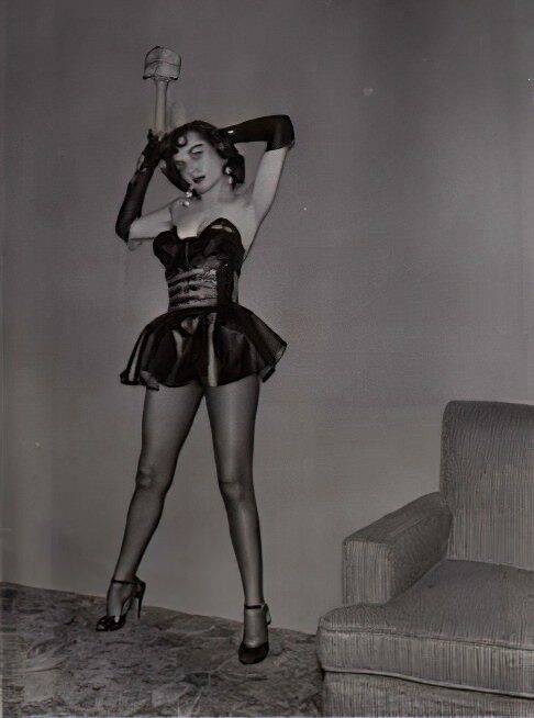 Vintage Erotica and Photo Image Galleries of Classic Women Nude in the 1950's